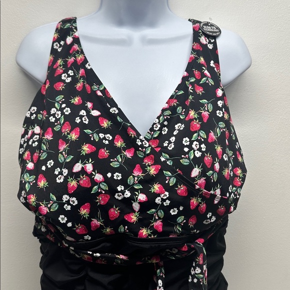 Torrid One Piece Swimsuit  Strawberry Underwire Bra Slim Fix Black Plus Size 2X - Picture 4 of 12